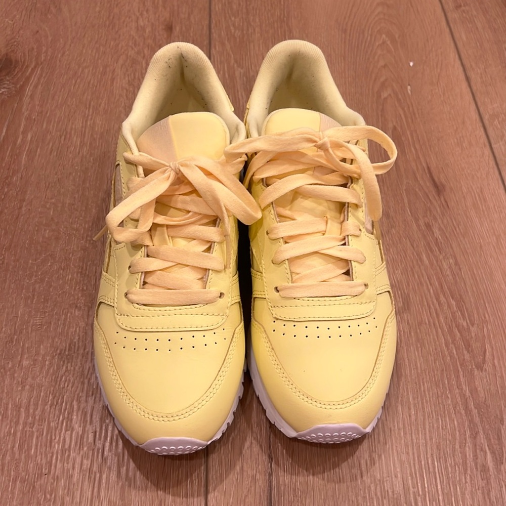 Women’s Reebok sneakers